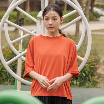 【MOSS CLUB】花瓣領下擺抽皺連袖T 藍 白 桔(魅力商品)