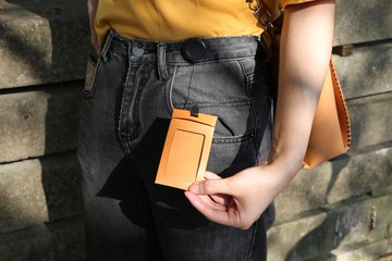 Double Pass | 雙面感應識別證套 蜂蜜色