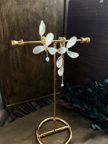 氣質飄飄 水晶花不對稱耳環