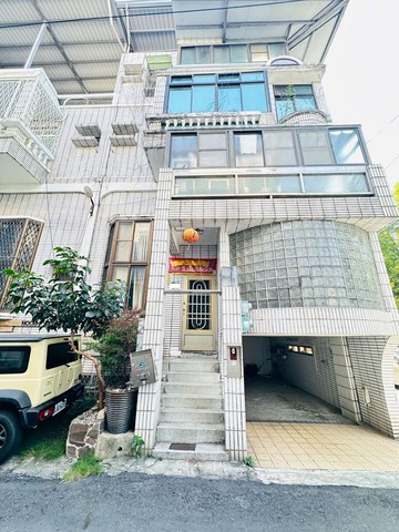 仁武國小｜中華商圈｜邊間有車庫透天｜高雄市仁武區中華路