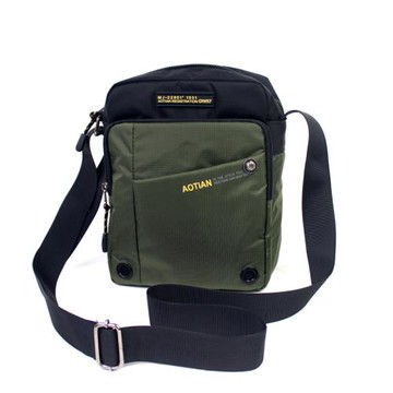 2025夏季韓版新款潮男士輕便防水尼龍布單肩斜跨休閑背包豎通勤包