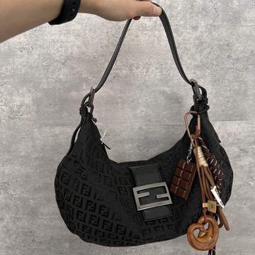 FENDI 芬迪 Baguette 半月形 Zucchino 黑色 單肩包