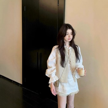 韓系套裝三件套女 2026春秋季新款套裝 高質感燈籠袖襯衫+繡花新中式馬甲+氣質短褲三件套裝