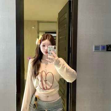 爆款直降價 寬鬆罩衫 斜肩上衣 薄長袖 長袖t恤女 空調衫美式復古印花蘋果薄款長袖新款罩衫夏季寬鬆慵懶 圓領空調上衣