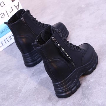 真皮馬丁靴女英倫風2025新款春秋百搭單靴內增高小個子厚底短靴。