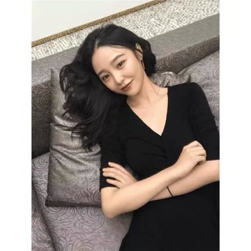 WFYO/2026夏新款韓版中長款小黑裙一片式赫本風v領設計感小眾裙子