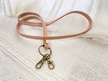 有格調。皮革頸繩 - 珊瑚粉 -