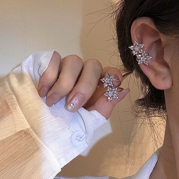 《Oni 歐妮》數星星 耳骨夾式耳環無耳洞耳扣耳夾耳窩夾-1個入