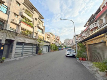 陽明文山雙商圈正街上五米面寬大地坪透天車墅｜高雄市鳥松區永康街