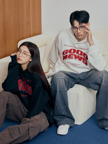 GOOD NEWS 英文貼布長帽T