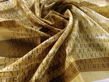 Furla Vintage 復古絲綢頸巾 棕色滿版 Logo 圖案 (23x22.5 英吋)