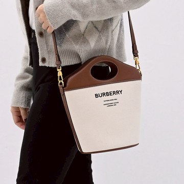 BURBERRY 8046242 Pocket燙印LOGO帆布兩用水桶包.咖邊