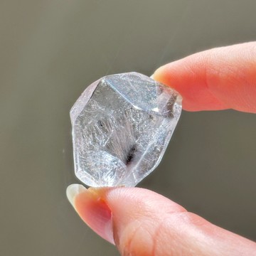 黑銀鈦水晶｜超強罡氣 防禦 洞察 智慧 決斷 靈性修練 Black & Silver Rutilated Quartz S25CQ05-005