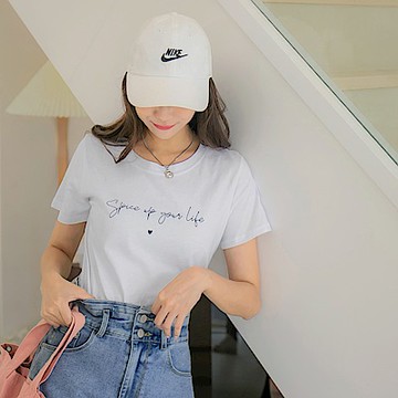 高含棉文青風草寫英字印花短袖上衣-OB大尺碼
