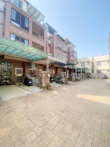 沙鹿新光田特區｜朝南四房｜前院停車別墅｜台中市沙鹿區保成路