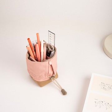 Bucket+ 大容量多隔層抽繩收納包 束口筆袋 - 蜜桃粉