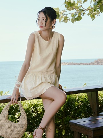 純棉中長版寬鬆蕾絲背心(附綁帶)