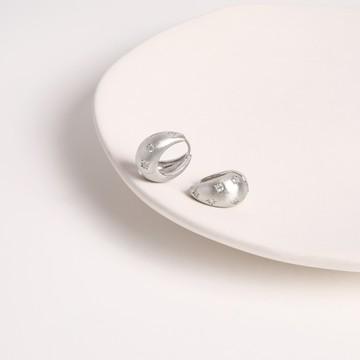 SO NICE 輕奢水滴U型耳環
