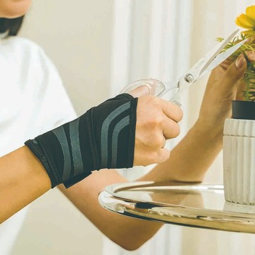 【BODYVINE巴迪蔓護腕】超肌感貼紮護腕（左右通用）-1只｜運動護腕日常工作護腕推薦