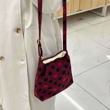 女包 斜挎包 手提包 輕奢小衆包包女 新款百搭斜挎包新品韓系ins方包波點羊毛絨包單肩調節斜挎包原創通勤托特