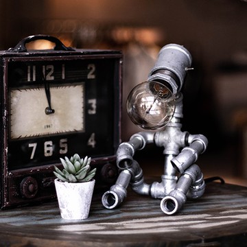 曙MUSE｜沉思者水管機器人桌燈 可調光造型檯燈 插座 愛迪生燈泡 文創 工業風檯燈 工業風 loft