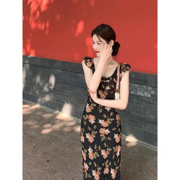 (免運)法式茶歇小飛袖碎花連衣裙女夏季新款海邊度假風設計感收腰長裙