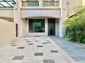 小楊專任近中科| 富宇大地臨路雙車 電梯別墅｜台中市龍井區龍社路