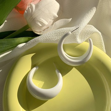 白色復古港風圈圈2021年新款亞克力夸張網紅大氣ins風耳飾耳環女