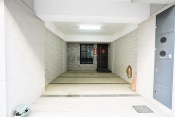 仁武行政中心｜輕屋齡｜自有車庫｜美裝潢社區透天｜高雄市仁武區新祥街