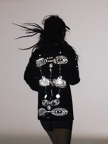 宇宙回音 / 羊毛訓練T恤 寬鬆上衣 曜黑