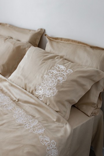 拿鐵色刺繡枕頭套 | 牡丹圖案 | 信封式開口 | 100% 純棉