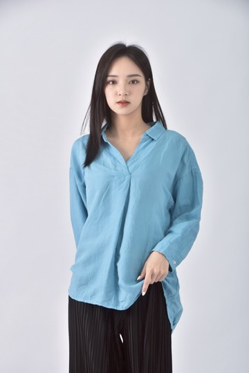 (L) 【金莎私服】initialV領藍色長袖上衣