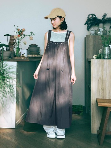 日系微光澤鈕釦造型雙肩帶洋裝
