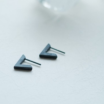 Black V字 三角 圈形耳環 925純銀