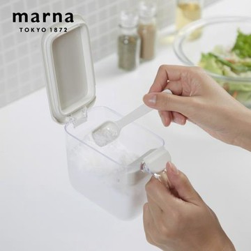 【日本 MARNA】按壓式密封防潮附匙調味盒 370ml(原廠總代理)