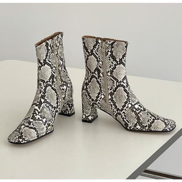 衣玲女鞋時尚潮流顯瘦蛇皮紋側拉鏈方頭粗跟馬丁靴明線設計短靴女