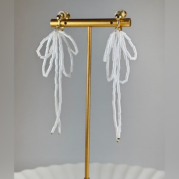 慵懶雙層蝴蝶結 玻璃珠手工耳環(耳針耳夾) 珍珠白 cindyandtong