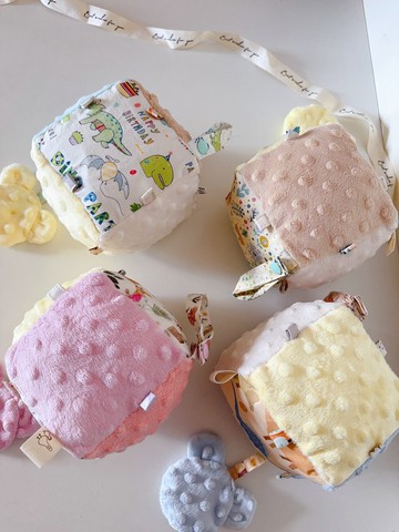 手工布標籤  魔法探索安撫立方球 安撫巾 滿月禮 標籤球