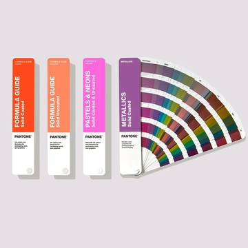 PANTONE 色票 專色指南套裝【SOLID Guide Set】/套裝組 GP1605B（舊型號GP1605A）｜領券最高折$220