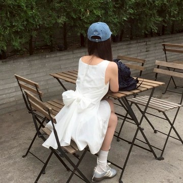 【太妮絲CS03】現貨 人氣推薦｜背影告白蝴蝶結洋裝 甜心綁帶 顯瘦 背心裙 短洋裝 約會爆款 戀人視角 小洋裝 連身裙