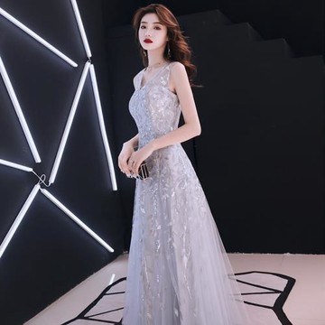 灰色晚禮服女小眾輕奢2026新款宴會氣質高級感主持人成人禮連衣裙