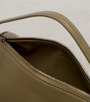 The Row Round 90's leather tote bag