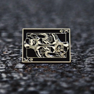 花切撲克牌周邊配件掛飾 unikXwildllama 中指胸針徽章 創意配飾