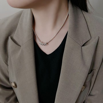 【SK飾品】小蠻腰項鍊/銀色 轉運環項鍊 設計感短項鍊/閃鑽小蠻腰 鈦鋼項鍊