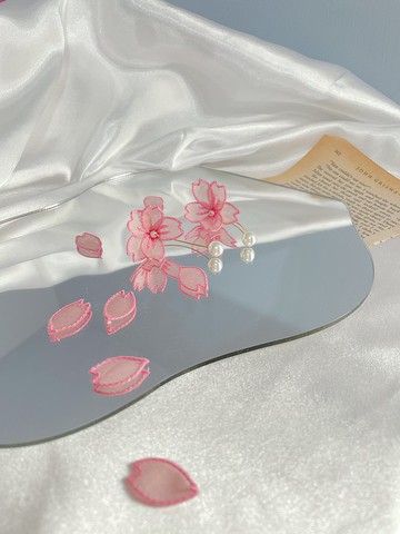 手作刺繡//兩戴式滿開櫻花耳環//可改夾式