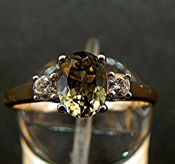 AAAA 橄欖綠碧璽 8x6mm 1.17 克拉，配搭 0.14 克拉鑽石 14K 黃金