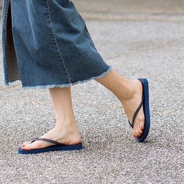 女款Slim平底夾腳拖鞋 防水耐磨止滑人字拖鞋 藏青藍