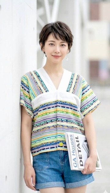 獨一無二短版夏日風情藍綠色手繪感條紋撞色白色塊四角衣四方衣