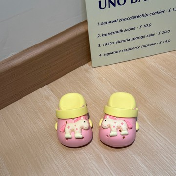 台灣出貨兒童涼鞋馬年新款男女童洞洞鞋EVA室內外拖鞋沙灘舒適輕便涼拖