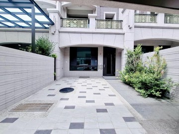 富宇大地臨路雙車電梯美別墅｜台中市龍井區龍社路